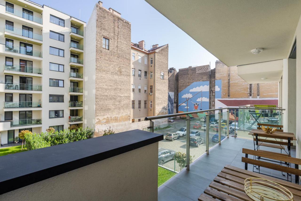 Navy Angel Apartment With Balcony Budapest Bagian luar foto