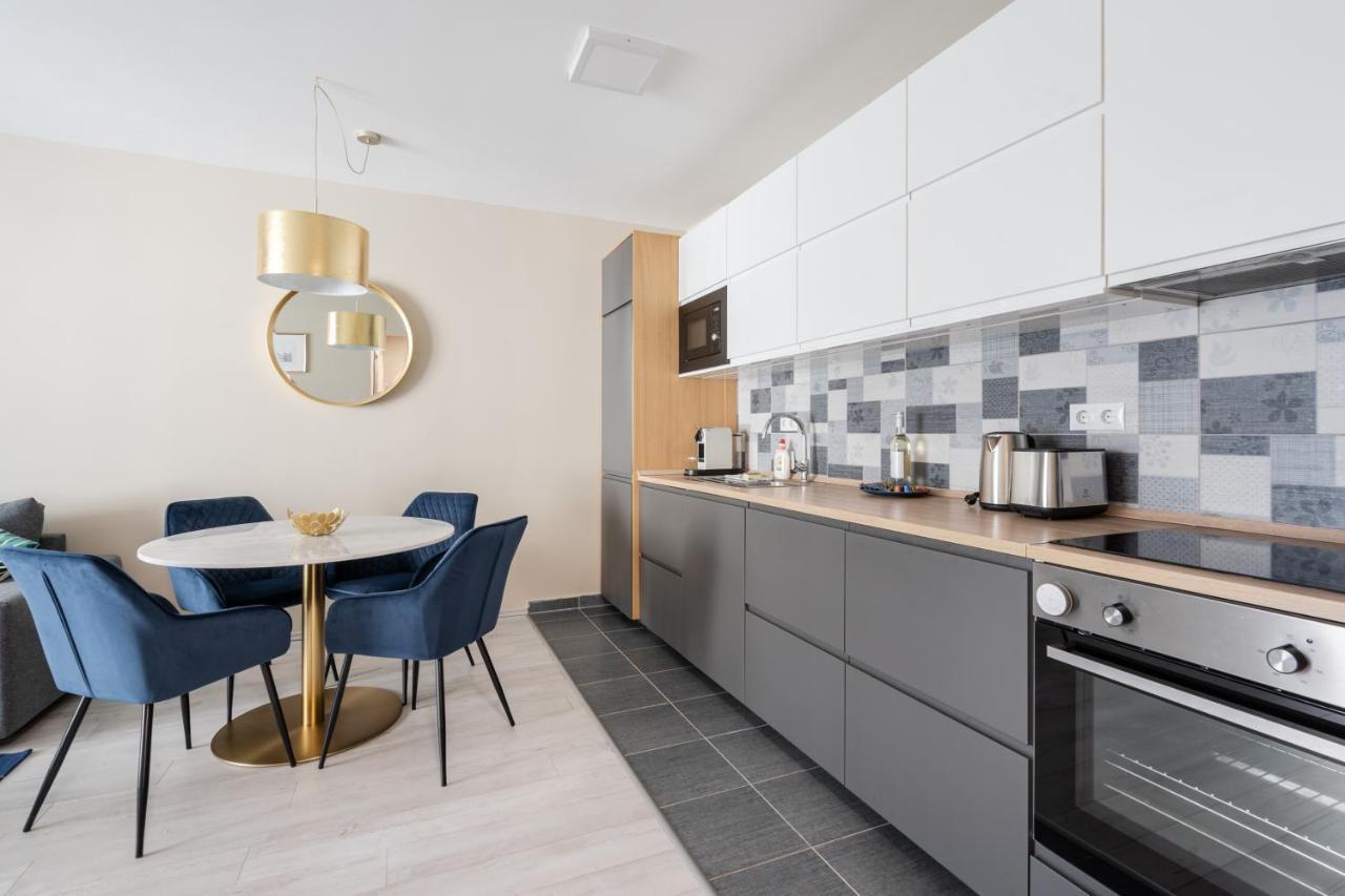 Navy Angel Apartment With Balcony Budapest Bagian luar foto
