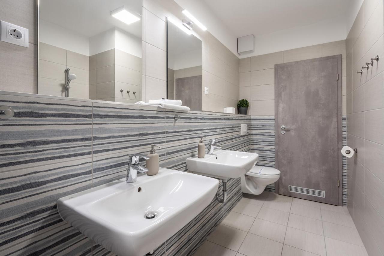 Navy Angel Apartment With Balcony Budapest Bagian luar foto