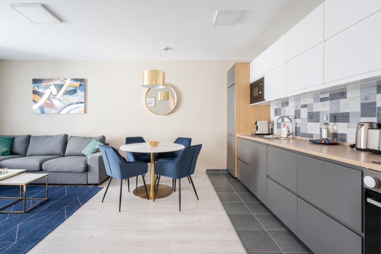 Navy Angel Apartment With Balcony Budapest Bagian luar foto